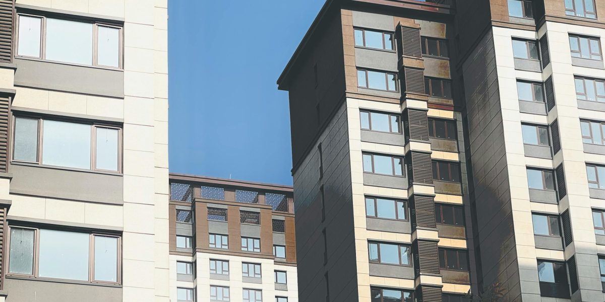 Real Estate Investment Trust Yields Volatility and Dubai Opportunities for 2026